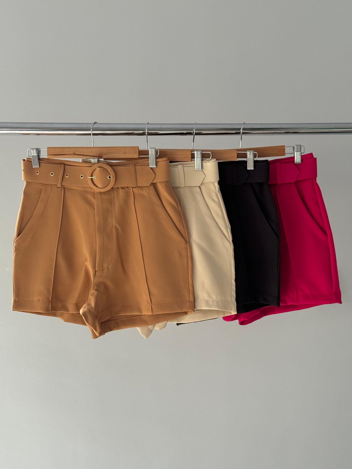 Short Cintura Alta com Cinto Elegance